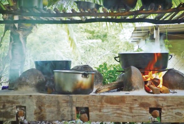 Cocineros locales realzan recetas tradicionales en televisión Cocineros locales realzan recetas tradicionales en televisión