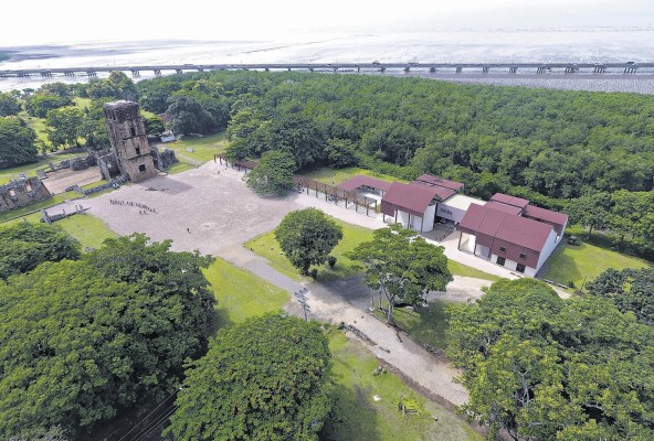 Panorámica del sitio de Panamá Viejo y las instalaciones del Museo de la Plaza Mayor Panorámica del sitio de Panamá Viejo y las instalaciones del Museo de la Plaza Mayor