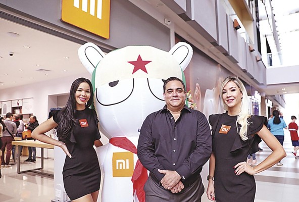 La nueva tienda ofrece alta tecnología china. La nueva tienda ofrece alta tecnología china.