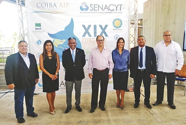 Miembros del gobierno y del comité organizador del congreso a realizarse en septiembre. Miembros del gobierno y del comité organizador del congreso a realizarse en septiembre.