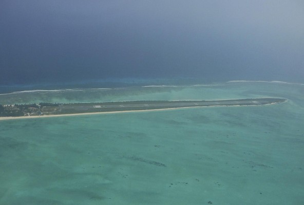La pista de aterrizaje del aeropuerto de Agatti comenzó a construirse en el año 1987 para aeronaves Dornier 228. La pista de aterrizaje del aeropuerto de Agatti comenzó a construirse en el año 1987 para aeronaves Dornier 228.