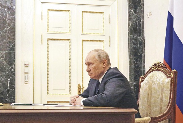 Vladimir Putin comanda una fuerza militar 10 veces más grande y poderosa que el total de todos los combatientes ucranianos. Vladimir Putin comanda una fuerza militar 10 veces más grande y poderosa que el total de todos los combatientes ucranianos.