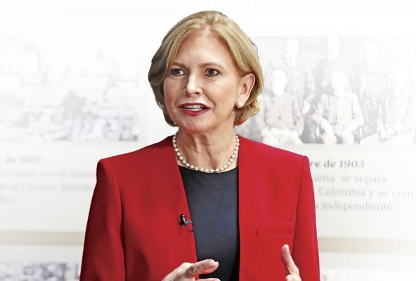 Mónica de Chapman, presidente de la Asociación de Directoras de Panamá Mónica de Chapman, presidente de la Asociación de Directoras de Panamá