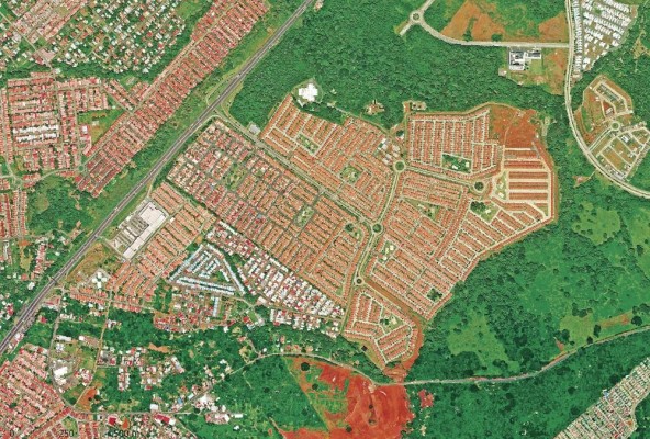 La ley de intereses preferenciales ha impulsado la expansión urbana hacia la periferia al otorgar el beneficio solo a la vivienda nueva, y desincentivar la compra de vivienda de segunda. En la actualidad el monto del crédito para la vivienda por debajo de los $180.000 otorgados por la banca panameña es de más de $8,4 billones. La ley de intereses preferenciales ha impulsado la expansión urbana hacia la periferia al otorgar el beneficio solo a la vivienda nueva, y desincentivar la compra de vivienda de segunda. En la actualidad el monto del crédito para la vivienda por debajo de los $180.000 otorgados por la banca panameña es de más de $8,4 billones.