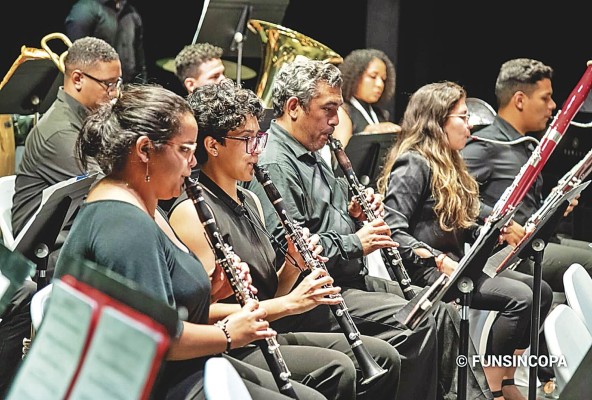 Los artistas y mentores internacionales de clase mundial trabajarán y actuarán codo a codo con la comunidad musical local. Los artistas y mentores internacionales de clase mundial trabajarán y actuarán codo a codo con la comunidad musical local.
