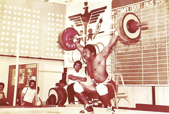 El ex pesista colonense es ahora entrenador físico en un gimnasio privado. El ex pesista colonense es ahora entrenador físico en un gimnasio privado.