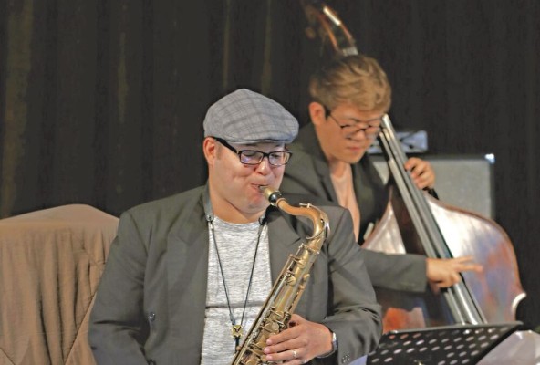 Luis Carlos Pérez y Seung Ha Lee Luis Carlos Pérez y Seung Ha Lee