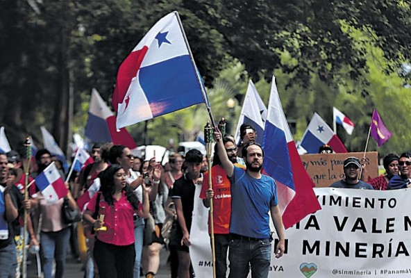 Diversas organizaciones iniciaron anoche una vigilia hasta que la Corte defina las demandas de inconstitucionalidad. Diversas organizaciones iniciaron anoche una vigilia hasta que la Corte defina las demandas de inconstitucionalidad.