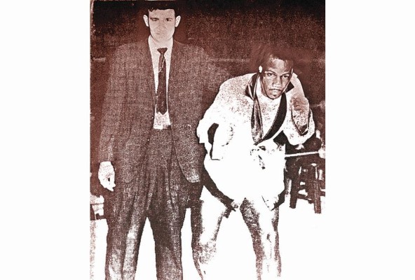 Eugenio Hurtado (Der.), uno de los mejores estilistas de los 60, fue responsable del retiro del excampeón mundial Pascual Pérez. Eugenio Hurtado (Der.), uno de los mejores estilistas de los 60, fue responsable del retiro del excampeón mundial Pascual Pérez.