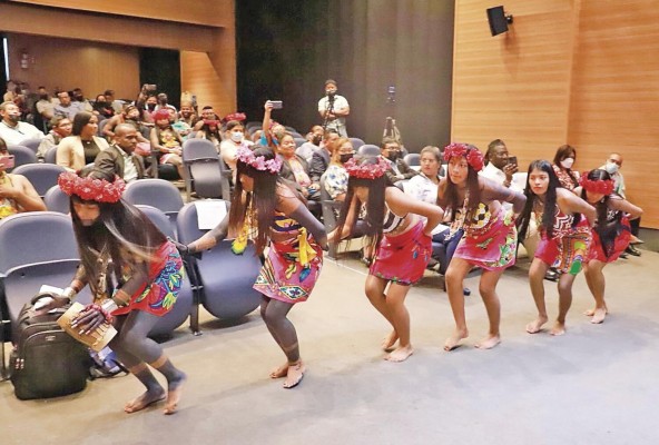 El sábado habrá talleres de danza guna, ngäbe y emberá. El sábado habrá talleres de danza guna, ngäbe y emberá.
