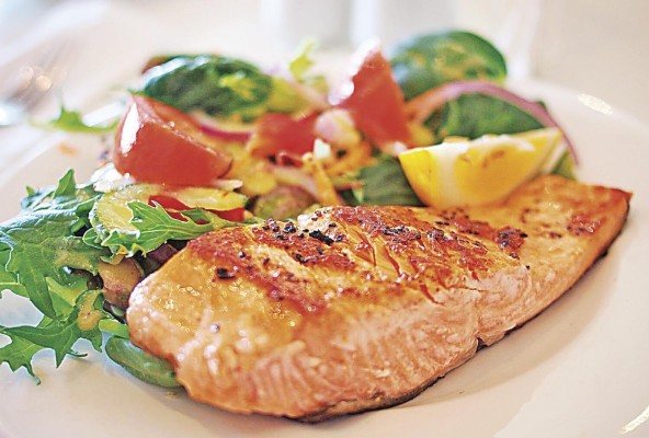 Una dieta balanceada y baja en sal ayuda a prevenir la hipertensión arterial Una dieta balanceada y baja en sal ayuda a prevenir la hipertensión arterial