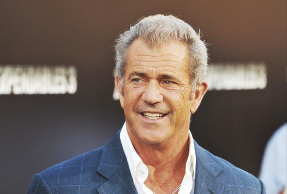 Mel Gibson, su familia se trasladó a Australia cuando él tenía 12 años. Mel Gibson, su familia se trasladó a Australia cuando él tenía 12 años.