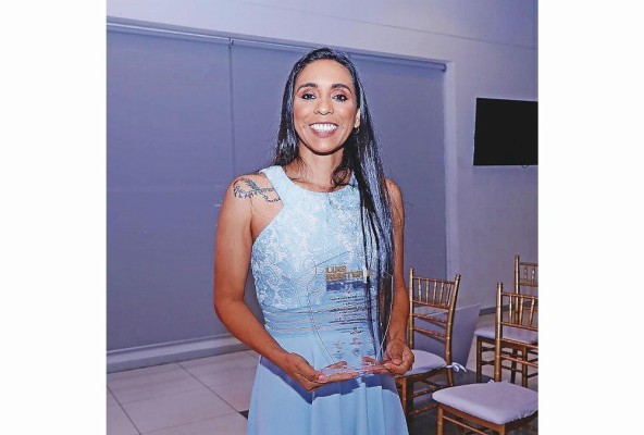 Claudia Carolina Morales Meléndez, ganadora del Concurso Nacional Literario Luis Rentería 2023. Claudia Carolina Morales Meléndez, ganadora del Concurso Nacional Literario Luis Rentería 2023.