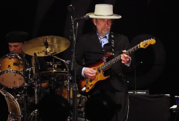 Bob Dylan, durante una presentación en Tel Aviv, Israel, en 2011. Bob Dylan, durante una presentación en Tel Aviv, Israel, en 2011.