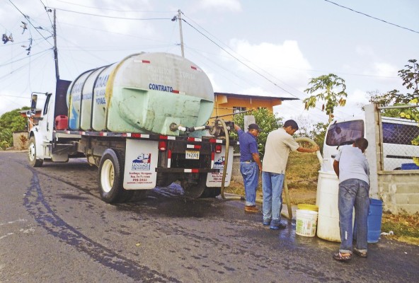 Cuando la ciudadanía plantea cerrar la brecha del acceso al agua, indica que quiere tener acceso al suministro ininterrumpido de agua potable las 24 horas del día, los siete días de la semana. Cuando la ciudadanía plantea cerrar la brecha del acceso al agua, indica que quiere tener acceso al suministro ininterrumpido de agua potable las 24 horas del día, los siete días de la semana.