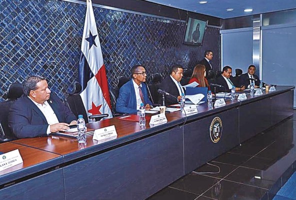 La comisión de Gobierno retomará hoy miércoles la discusión de este proyecto de ley. La comisión de Gobierno retomará hoy miércoles la discusión de este proyecto de ley.