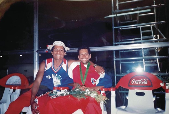 Said Gómez junto a su entrenador Hugo Lombardo, quien lo adiestró de 1989 hasta su retiro en 2012. Said Gómez junto a su entrenador Hugo Lombardo, quien lo adiestró de 1989 hasta su retiro en 2012.