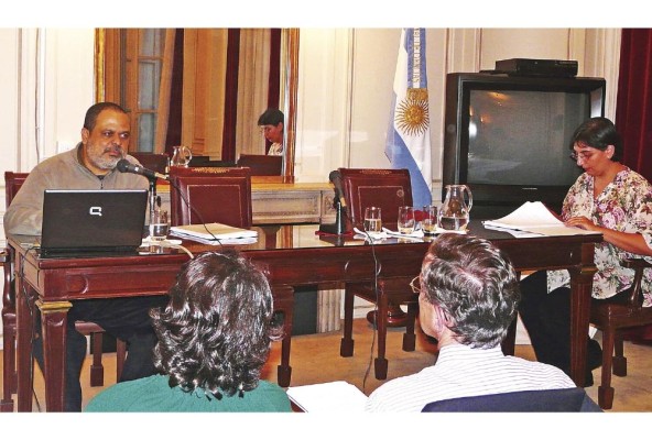 El Dr. Roberto Fajardo en el VI Encuentro GEP. Academia de Ciencias de Buenos Aires. El Dr. Roberto Fajardo en el VI Encuentro GEP. Academia de Ciencias de Buenos Aires.