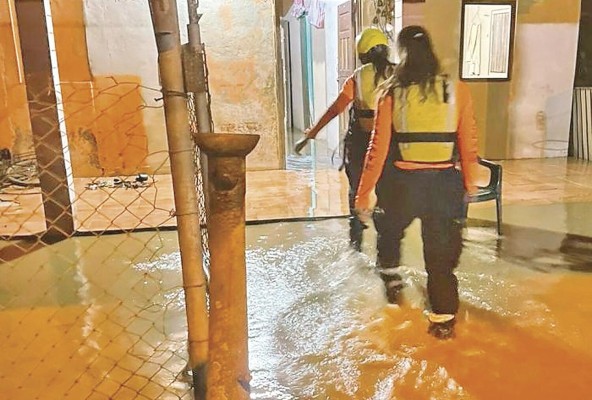 Funcionarios del Sinaproc recorren las zonas afectadas. Funcionarios del Sinaproc recorren las zonas afectadas.