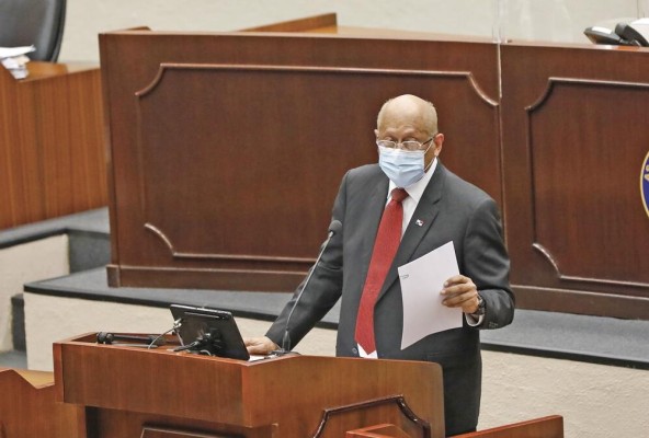 El ministro del MEF, Héctor Alexander El ministro del MEF, Héctor Alexander