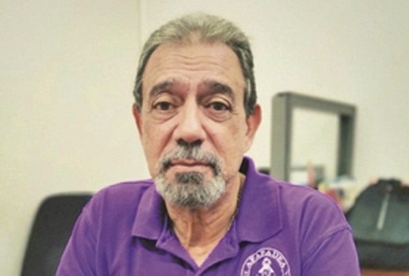 Marcel Penna. Psiquiatra Jefe del Servicio de Psiquiatría del Hospital Santo Tomás. Ha sido presidente de la Sociedad Panameña de Psiquiatría. Actualmente está en cuarentena, en casa. Marcel Penna. Psiquiatra Jefe del Servicio de Psiquiatría del Hospital Santo Tomás. Ha sido presidente de la Sociedad Panameña de Psiquiatría. Actualmente está en cuarentena, en casa.