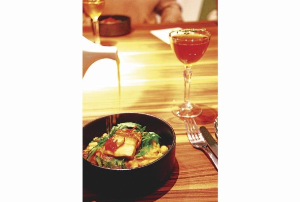 Panza con guisado, coctel Cielo roso Panza con guisado, coctel Cielo roso