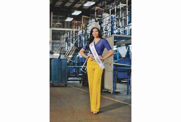 La actual representante de Panamá en el certamen Miss Universo 2023 partió este martes 31 de octubre hacia El Salvador. La actual representante de Panamá en el certamen Miss Universo 2023 partió este martes 31 de octubre hacia El Salvador.