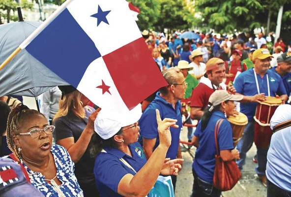Ayer, organizaciones docentes continuaron sus protestas contra la Ley 406 en las inmediaciones de la iglesia del Carmen. Ayer, organizaciones docentes continuaron sus protestas contra la Ley 406 en las inmediaciones de la iglesia del Carmen.