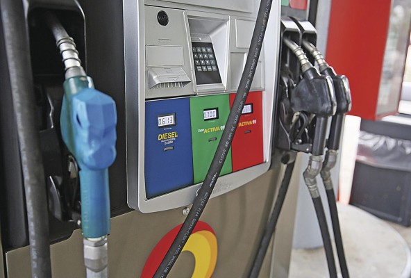 El conflicto bélico entre Rusia y Ucrania es un factor que ha incidido en el alza del combustible. El conflicto bélico entre Rusia y Ucrania es un factor que ha incidido en el alza del combustible.