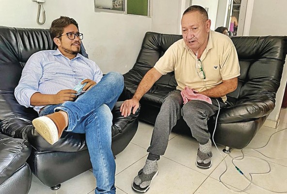 Luis Giraldo junto a Víctor Escobar Luis Giraldo junto a Víctor Escobar