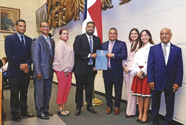 El proyecto aprobado en tercer debate será remitido al Órgano Ejecutivo para su sanción o veto. El proyecto aprobado en tercer debate será remitido al Órgano Ejecutivo para su sanción o veto.