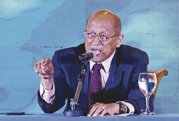 El ministro de Economía y Finanzas, Héctor Alexander El ministro de Economía y Finanzas, Héctor Alexander