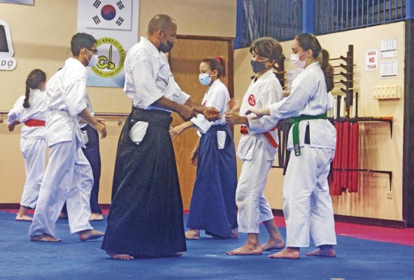 Sensei Gabriel Vega y sus alumnos Sensei Gabriel Vega y sus alumnos