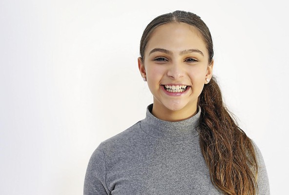 Yael Danon ha estudiado actuación y danza, además de canto, desde los 8 años. Yael Danon ha estudiado actuación y danza, además de canto, desde los 8 años.