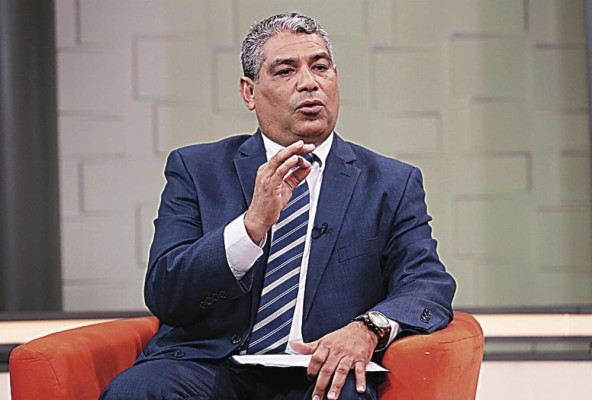 Luis Francisco Sucre, ministro de Salud Luis Francisco Sucre, ministro de Salud