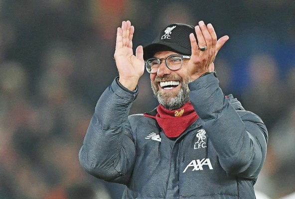 El alemán Jürgen Klopp, técnico del Liverpool, ha sido galardonado por segundo año consecutivo con el premio The Best de la FIFA al mejor entrenador de 2020. El alemán Jürgen Klopp, técnico del Liverpool, ha sido galardonado por segundo año consecutivo con el premio The Best de la FIFA al mejor entrenador de 2020.