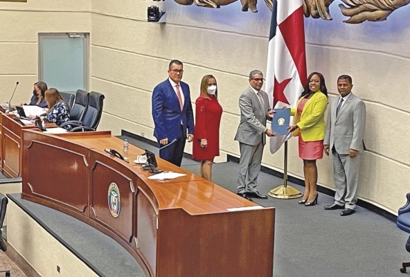 El ministro de Salud, Luis Francisco Sucre, presentó en la Asamblea Nacional el proyecto. El ministro de Salud, Luis Francisco Sucre, presentó en la Asamblea Nacional el proyecto.
