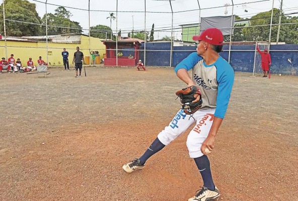 Cristopher Cuevas, abridor capitalino. Cristopher Cuevas, abridor capitalino.