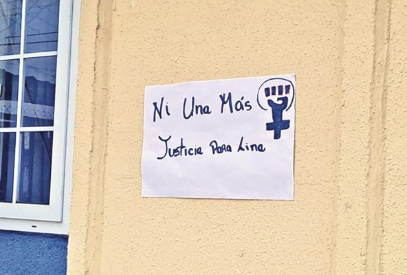 Querévalo. Al cumplirse los 30 días de la muerte de la niña, el pueblo alajeño improvisó una protesta para exigir justicia. Querévalo. Al cumplirse los 30 días de la muerte de la niña, el pueblo alajeño improvisó una protesta para exigir justicia.