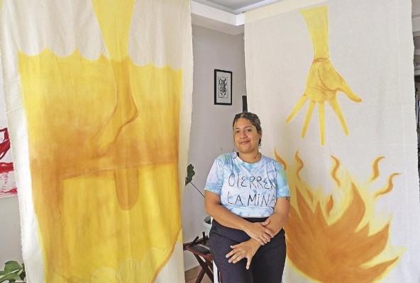 Meera Sachani es la artista residente del Biomuseo. Meera Sachani es la artista residente del Biomuseo.
