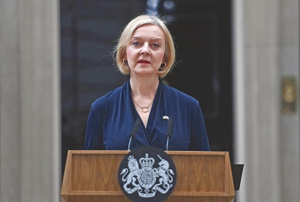 La primera ministra británica, Liz Truss, anunció este jueves su dimisión. La primera ministra británica, Liz Truss, anunció este jueves su dimisión.
