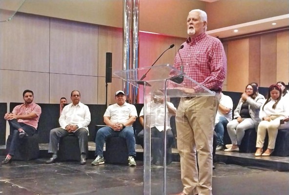 Expresidente de la República Ernesto Pérez Balladares Expresidente de la República Ernesto Pérez Balladares