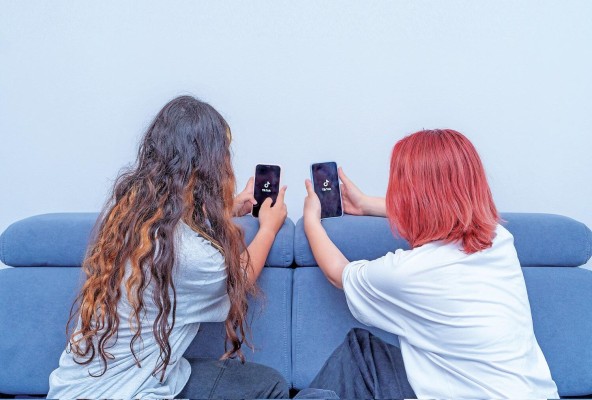 Los retos virales para niños y adolescentes son uno de los principales peligros de Internet. Los retos virales para niños y adolescentes son uno de los principales peligros de Internet.