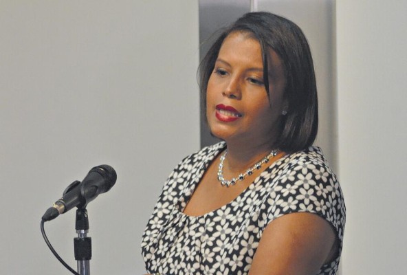 Zuleyka Moore, fiscal superior. Zuleyka Moore, fiscal superior.