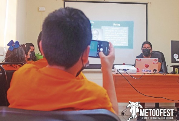 La iniciativa Móvil Cine promueve el celumetraje en niños. La iniciativa Móvil Cine promueve el celumetraje en niños.