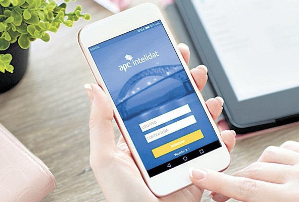 APC Intelidat creó una aplicación para que los consumidores puedan tener a mano el estado de sus pagos, los saldos de sus tarjetas de crédito, préstamos, hipotecas y servicios, así como alertas de las consultas, etc. APC Intelidat creó una aplicación para que los consumidores puedan tener a mano el estado de sus pagos, los saldos de sus tarjetas de crédito, préstamos, hipotecas y servicios, así como alertas de las consultas, etc.
