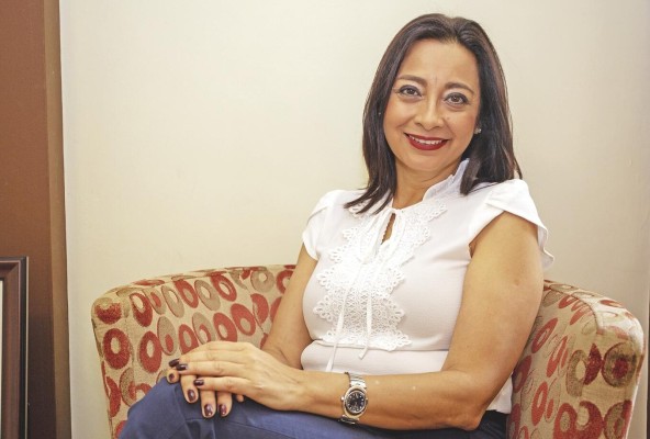 Sanjur es una profesional con más de 20 años de experiencia como investigadora, y en la administración y gestión de ciencia en Panamá. Sanjur es una profesional con más de 20 años de experiencia como investigadora, y en la administración y gestión de ciencia en Panamá.