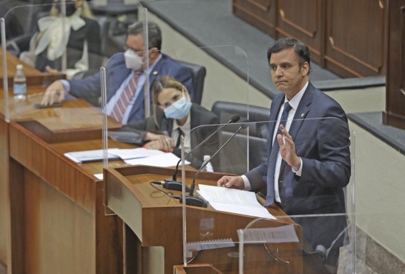 Solís compareció este miércoles ante el pleno de la Asamblea Nacional para rendir un informe de su gestión. Solís compareció este miércoles ante el pleno de la Asamblea Nacional para rendir un informe de su gestión.