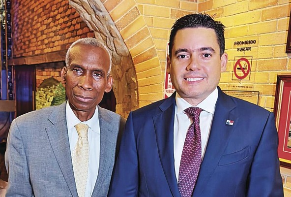 Carrizo comienza a tender puentes con sus adversarios en primarias para la unificación del partido. Carrizo comienza a tender puentes con sus adversarios en primarias para la unificación del partido.