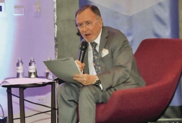 Periodista Fernán Molinos. Periodista Fernán Molinos.